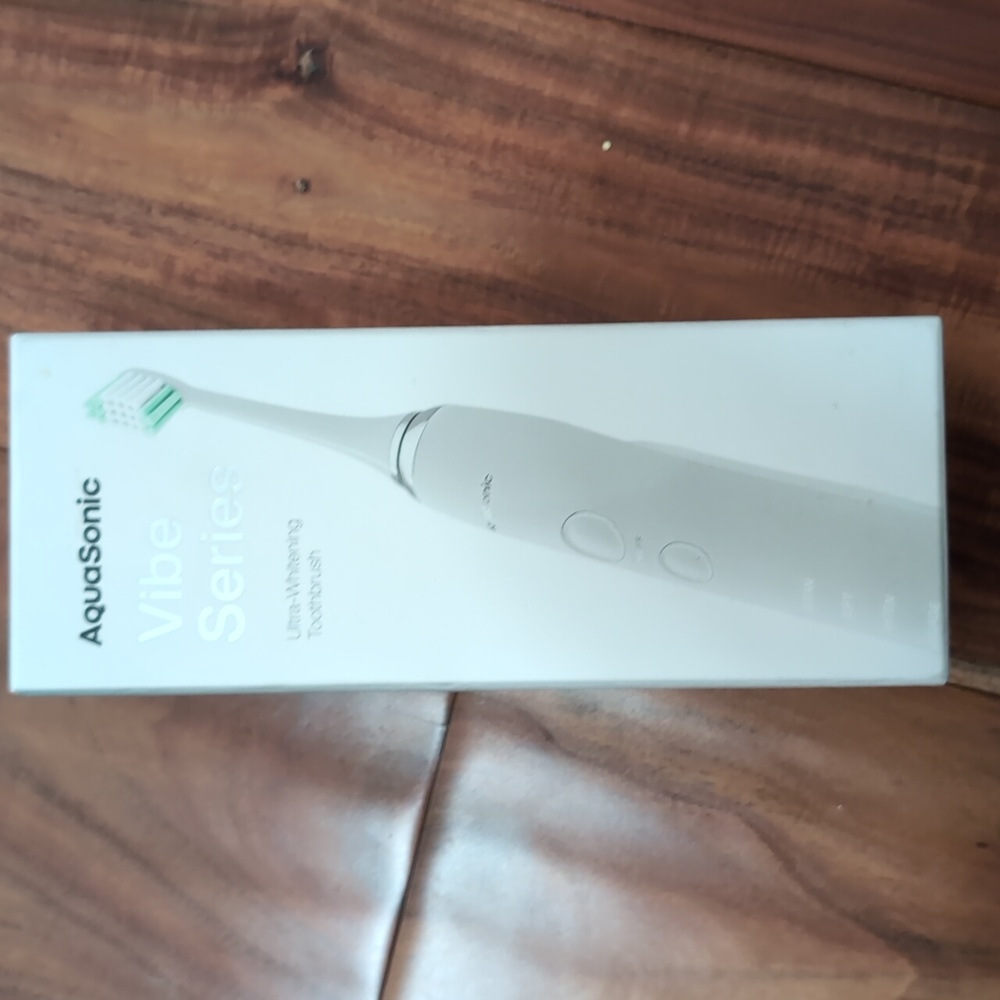 Aquasonic Vibe Series Whitening Toothbrush + 8 DuPont Brush Heads New in Box ❤️